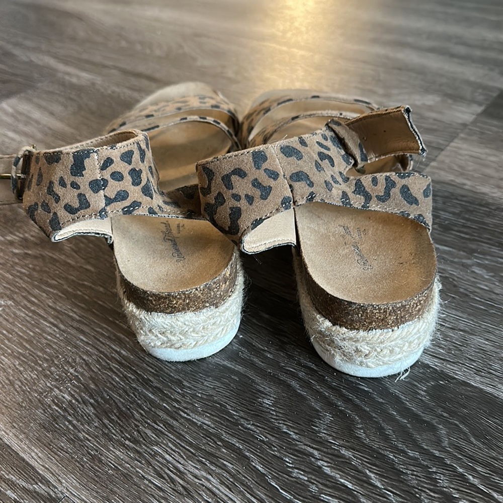 Universal thread platform sandals - Picture 3 of 4